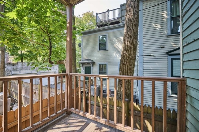 Building Photo - 27 Ellery St