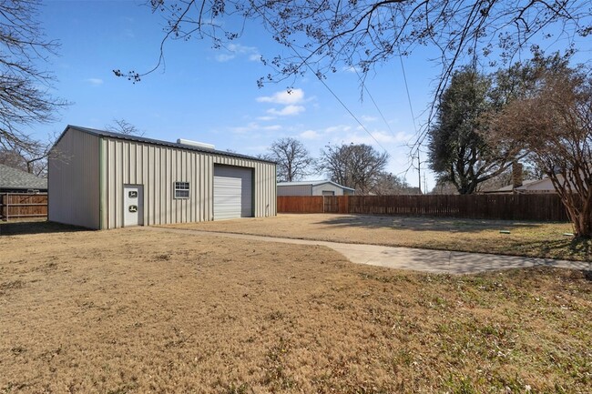 Building Photo - 403 Carolota Ln