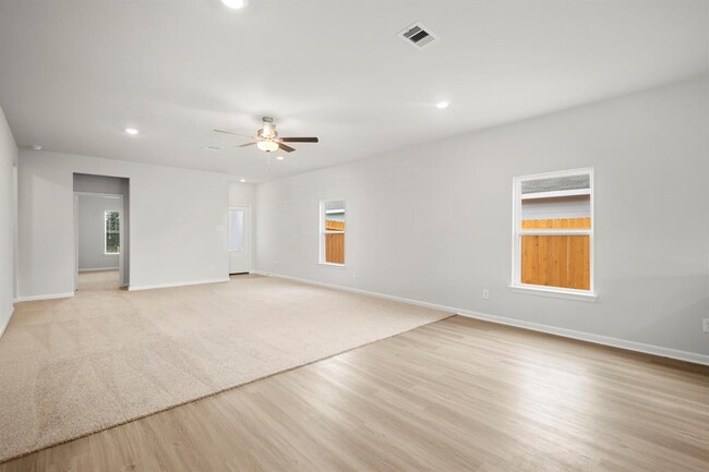 Building Photo - 15846 Berry Hl Dr