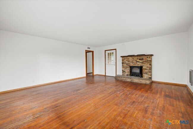 Building Photo - 1511 Ranch Rd 12