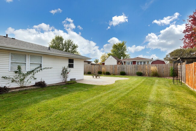 Building Photo - 1013 Stonegate Rd