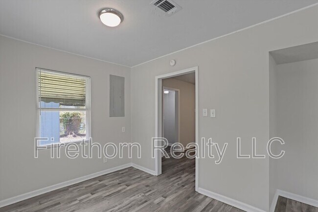 Building Photo - 2528 Luz Dr