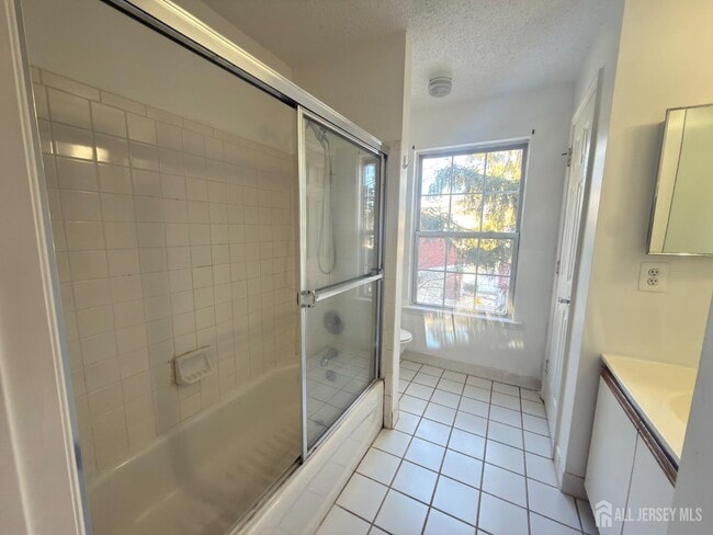 Building Photo - 5 Edinburgh Ct