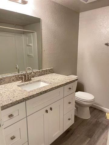 Building Photo - 327 SE 3rd St