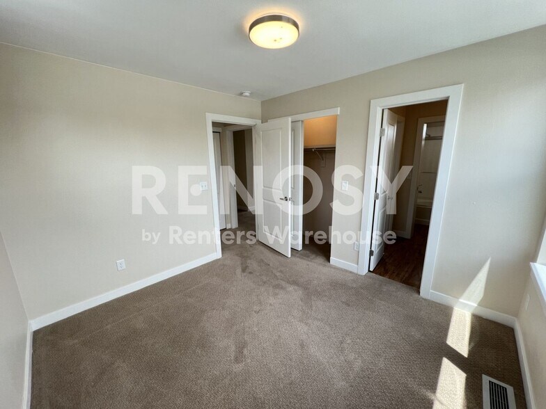 Building Photo - 770 24th St