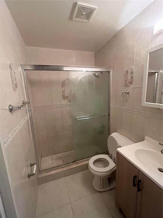 Building Photo - 2528 W 65th St