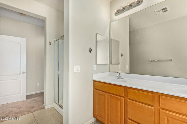 Building Photo - 13569 W Cypress St