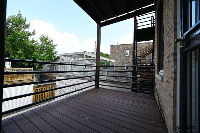 Building Photo - 1535 N Paulina St