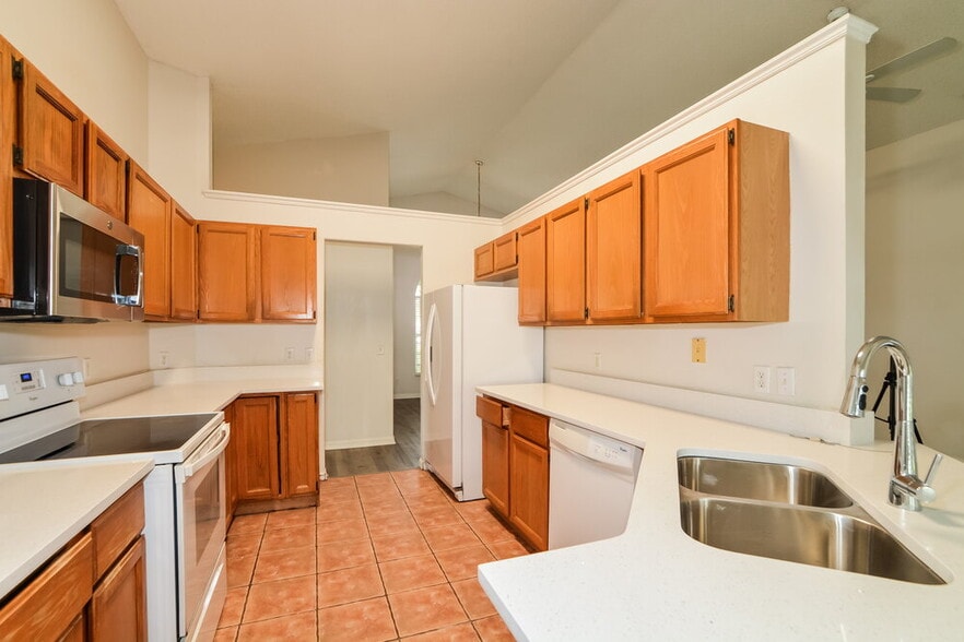 Building Photo - 502 Valencia Pl Cir