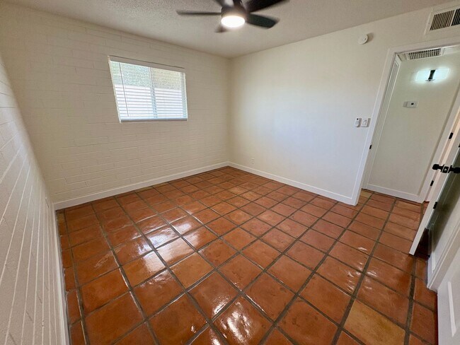 Building Photo - 817 S Melody Ln