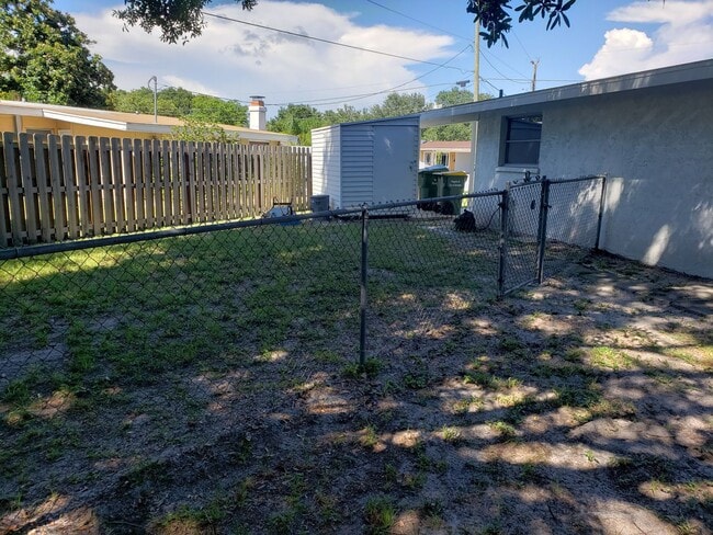 Building Photo - Centrally Located Sarasota 2-bedroom Home ...