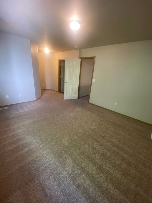 Building Photo - Move in special- 2 weeks free!  Lake Steve...