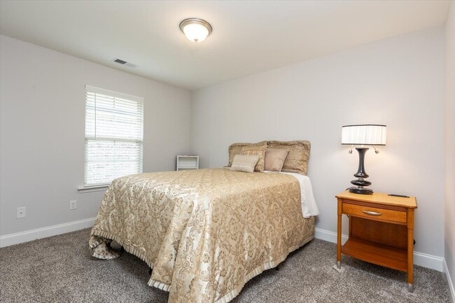 Building Photo - 5961 Uselton Dr