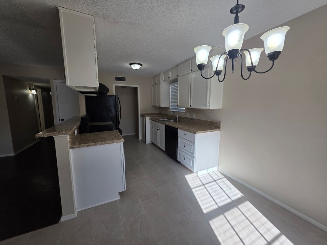 Building Photo - 620 Race St