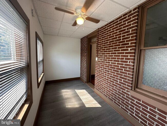 Building Photo - 239 N Stratton St