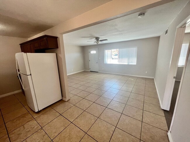 Building Photo - 6565 Mojave Ave