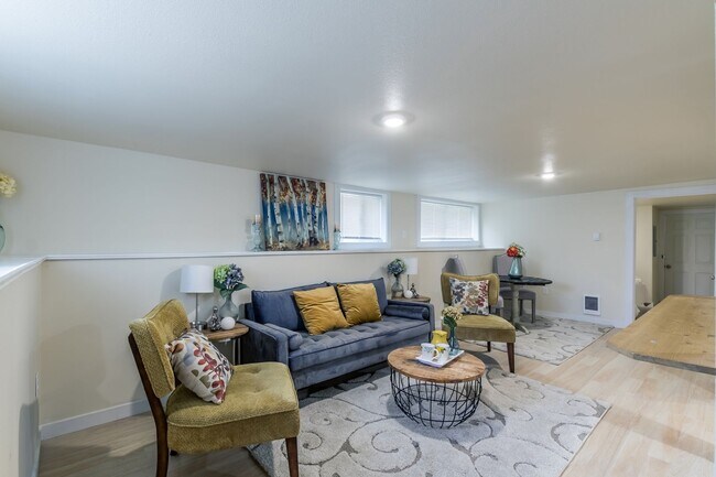 Building Photo - Adorable home with 3 Units in Tacoma