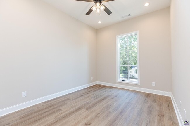 Building Photo - 1013 Northside Dr