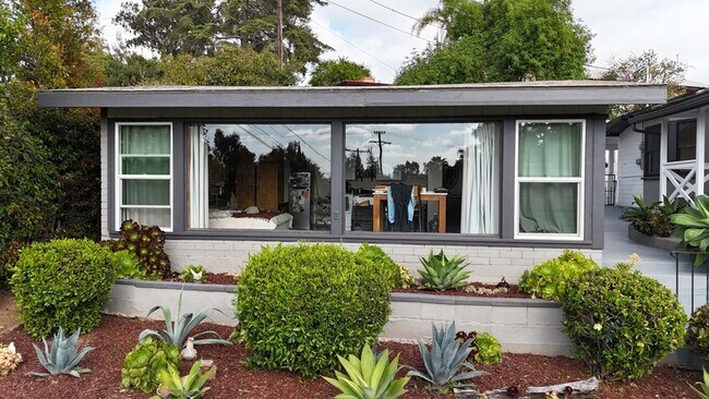 Building Photo - 2136 Foothill Dr