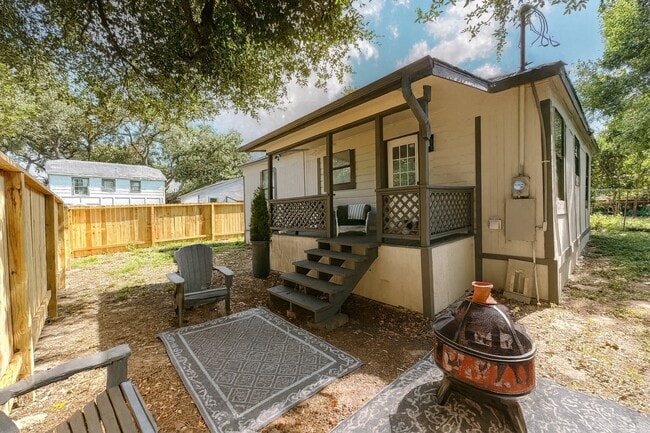 Building Photo - 7640 Broadview Dr