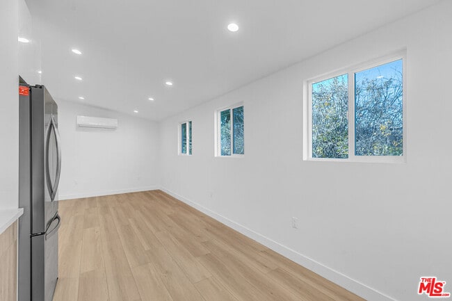 Building Photo - 5413 1/2 Troost Ave