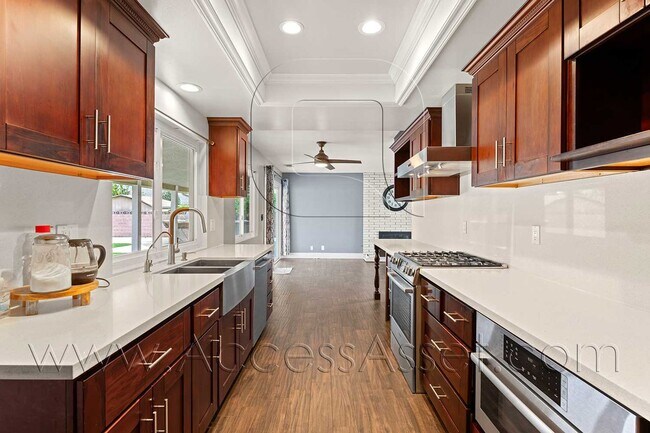 Building Photo - Beautiful 3BR/2BA Home In Hemet With Lush Backyard & Fruit Trees!