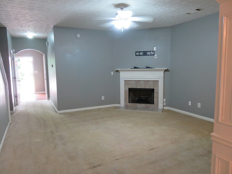 Building Photo - 2492 Emma Way
