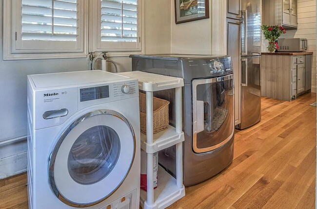 Building Photo - 1064 Harrison St