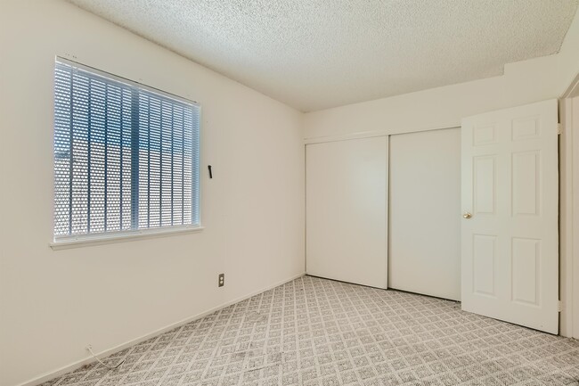 Building Photo - 5957 Vegas Dr