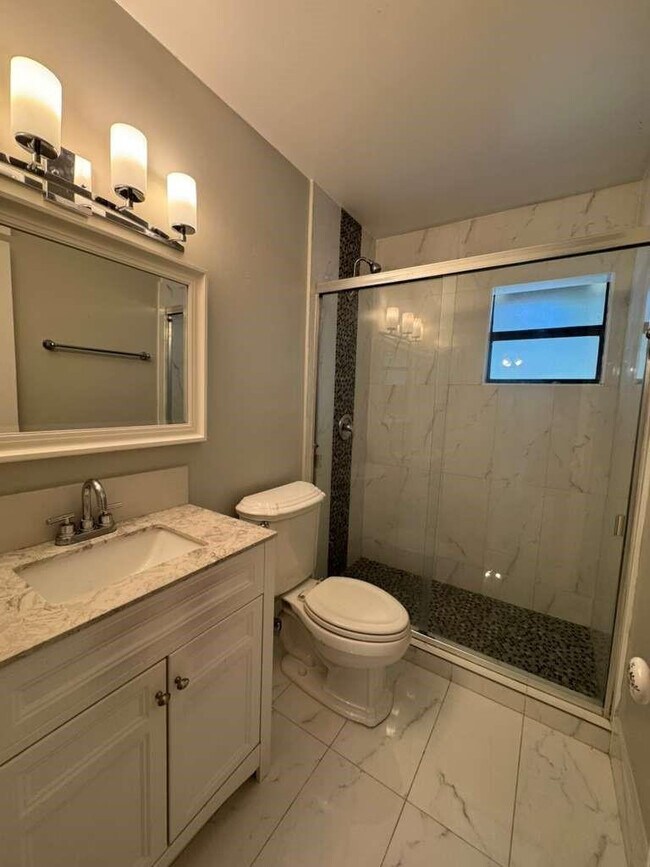 Building Photo - 3167 Cocoplum Cir