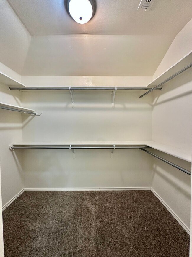 Building Photo - Now Available - Updated 3-Bedroom Home in ...