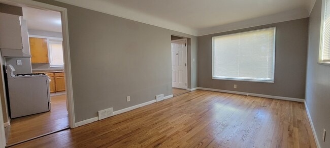 Building Photo - 18258 Curtain Ave
