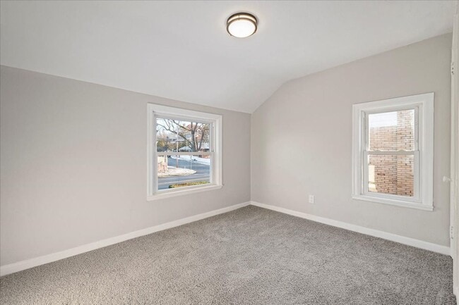 Building Photo - 3 Bedroom, 1 Bathroom Rental in Avalon