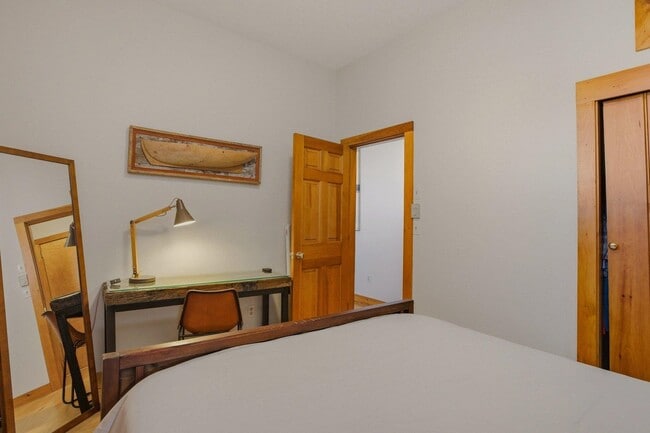 Building Photo - 5 Commercial Alley