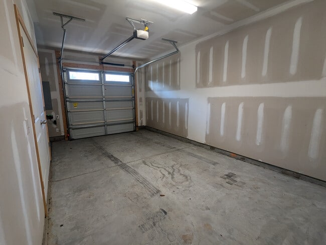 Building Photo - Room in Townhome on Judson Ave
