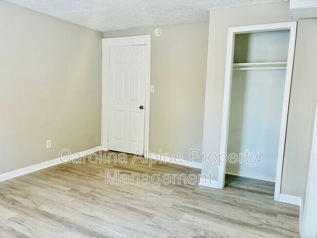 Building Photo - 1518 Hollyleaf Ave