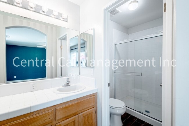 Building Photo - 4 Bedroom/2 Bath Home in the Southwest - $2495 per month!