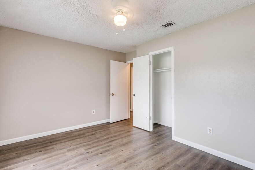 Building Photo - 2513 Richmond Dr