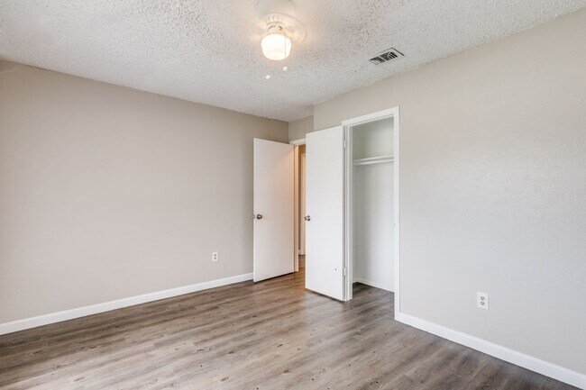 Building Photo - 2513 Richmond Dr