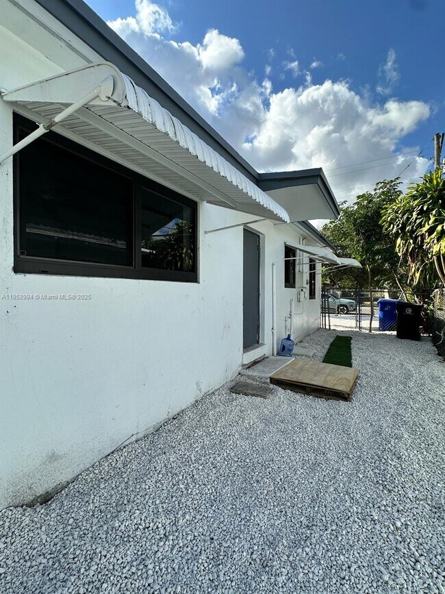 Building Photo - 630 NW 14th Way