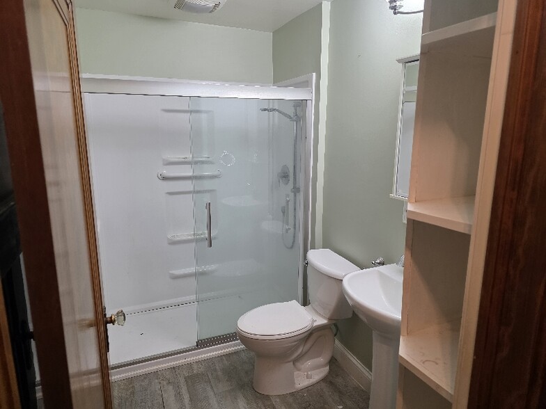 Building Photo - 727 S Rotherwood Ave