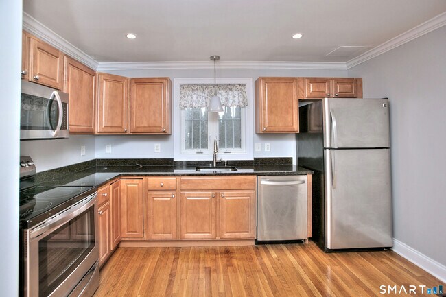 Building Photo - 39 Maple Tree Ave