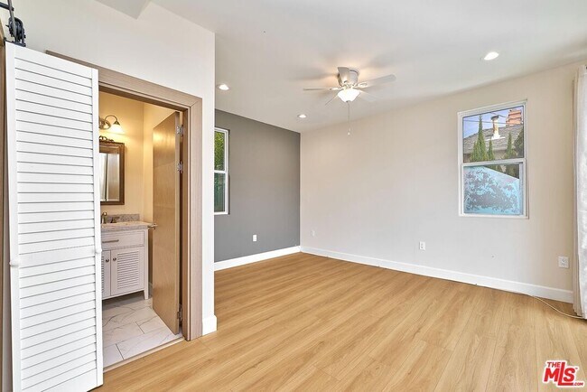 Building Photo - 823 Lorraine Blvd