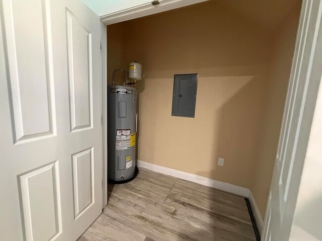 Building Photo - 114 Rearden Wy