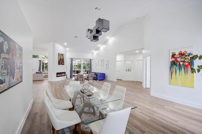 Building Photo - 12499 Classic Dr