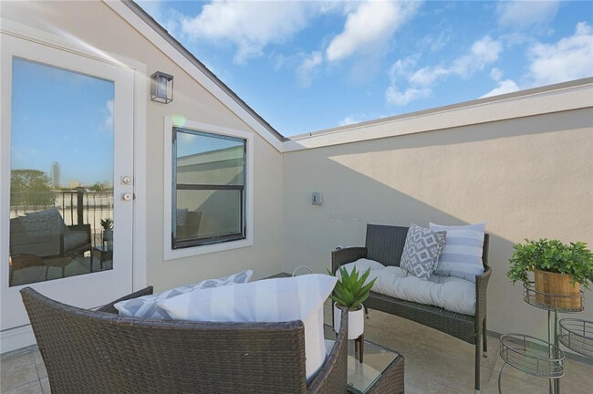 Building Photo - 2931 El Fenice Ln