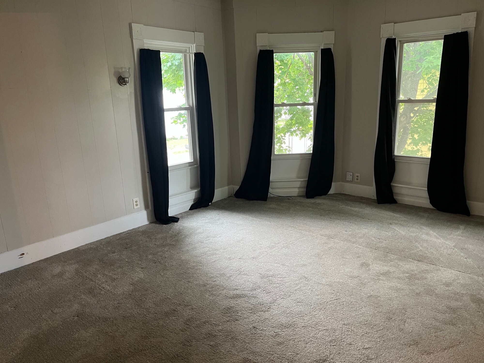 Building Photo - 120 1st St