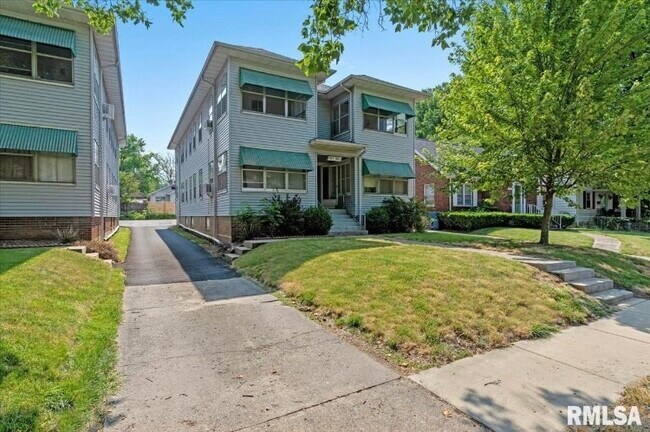 Building Photo - 860 Loraine Ave