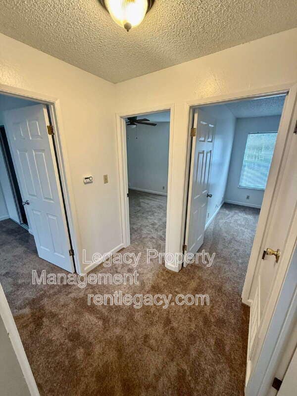 Building Photo - 1427 Bel Air Dr