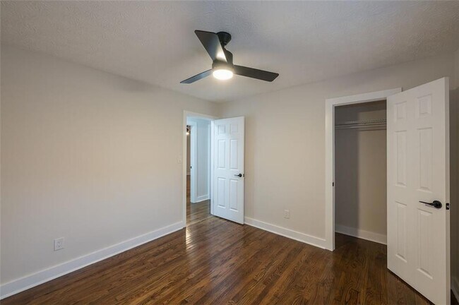 Building Photo - 237 Park Ave